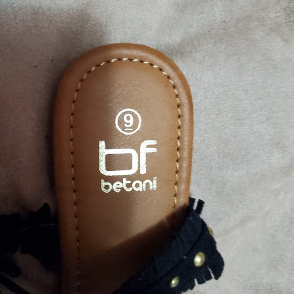 Sandals with tie up laces with tassels - Picture 5 of 5